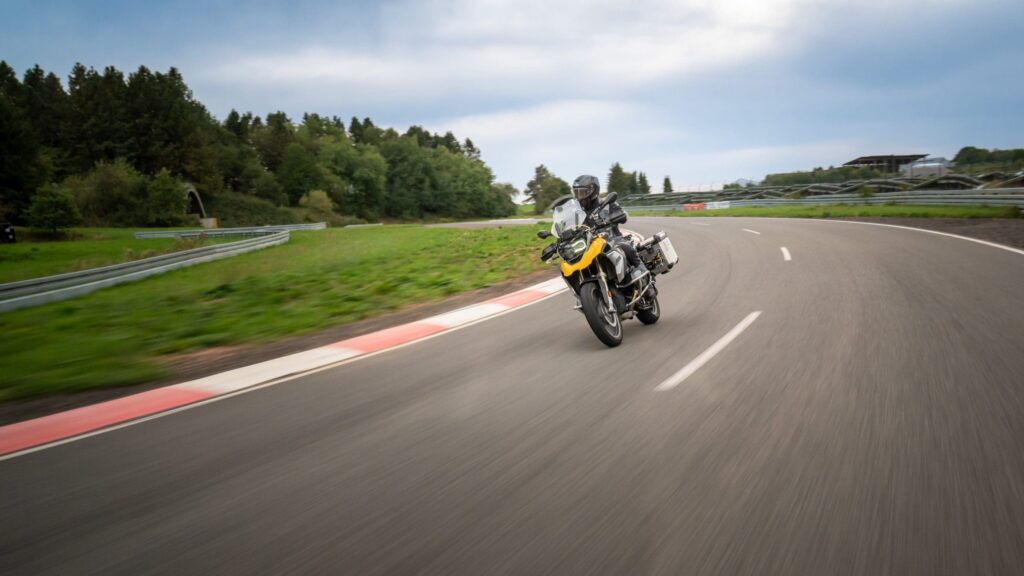 Advanced Rider Assistance Systems (ARAS) - AUMOVIO Engineering Solutions